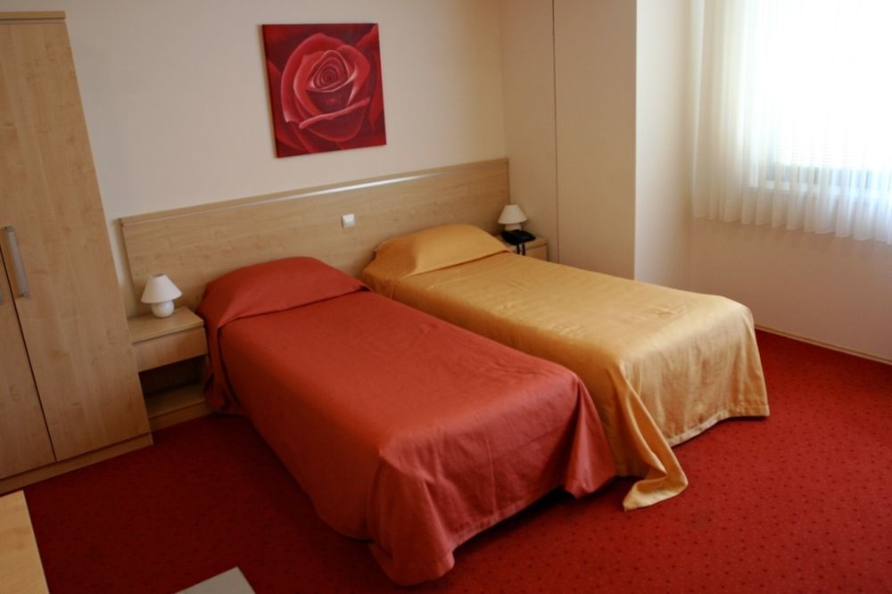 Hotel Erasmus Postojna Luaran gambar