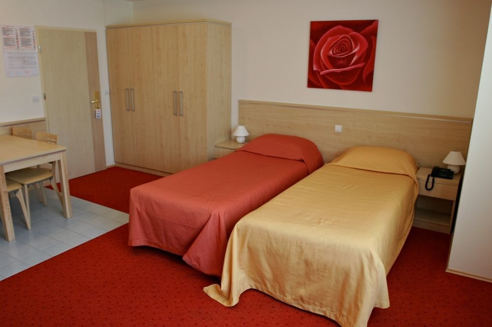 Hotel Erasmus Postojna Luaran gambar