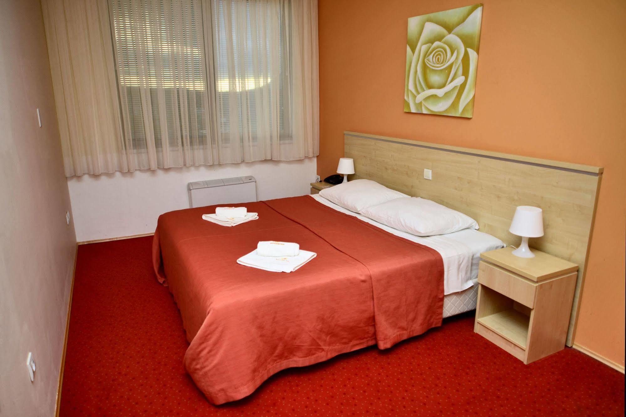 Hotel Erasmus Postojna Luaran gambar